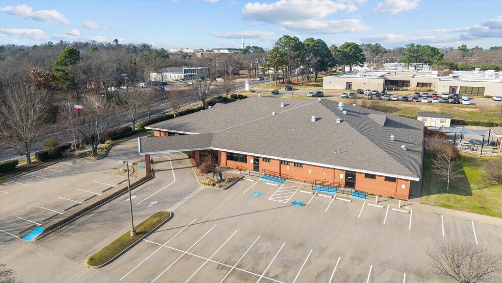 More Photos Of 3413 Golden Rd, Tyler Medical For Lease