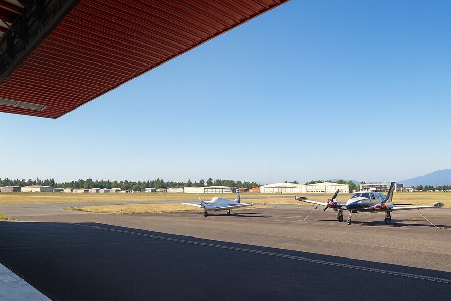 More Photos Of 15367 Crosswind Dr, Burlington Airplane Hangar For Sale