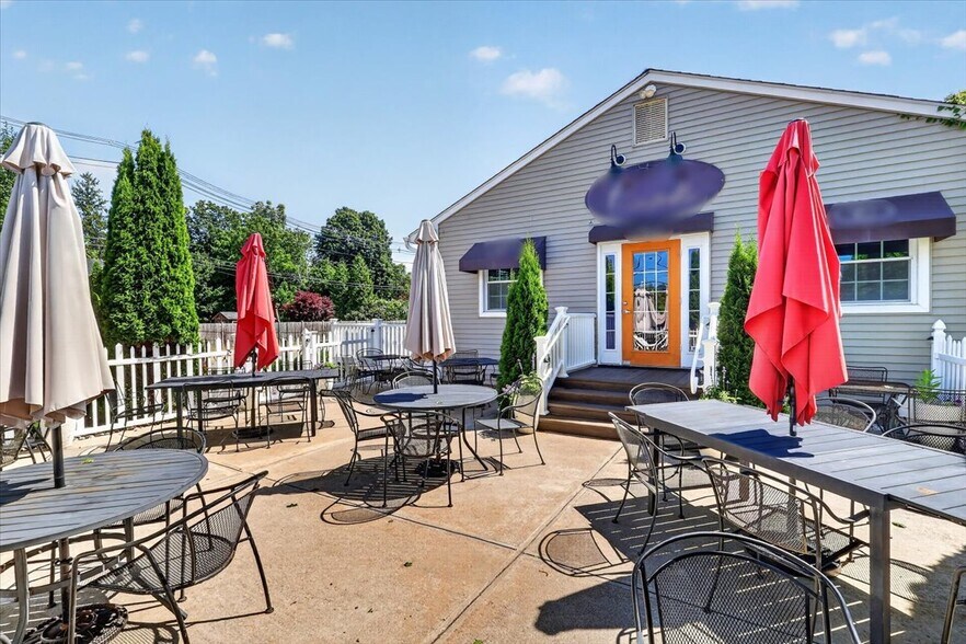 More Photos Of 11 E Pattagansett Rd, Niantic Restaurant For Sale