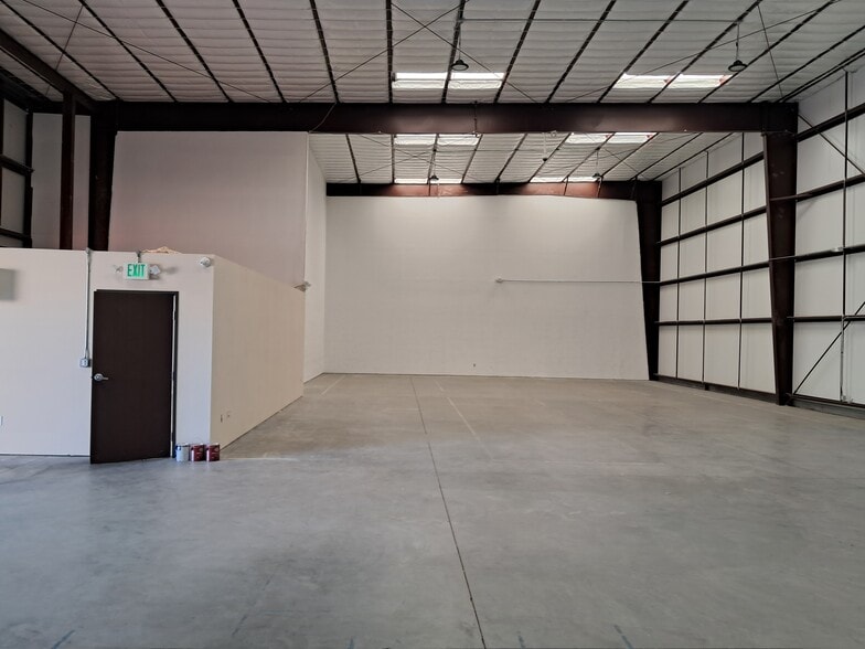 More Photos Of 17802-17810 S Main St, Gardena Manufacturing For Lease