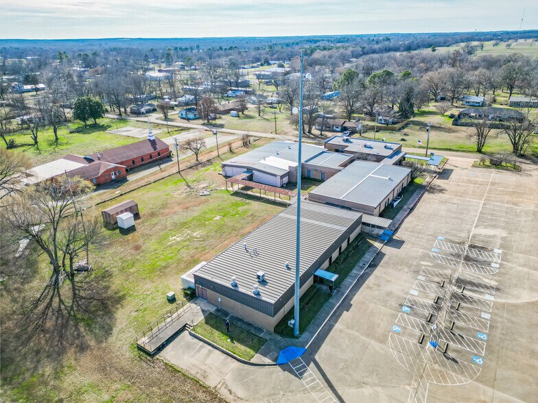 More Photos Of 214 N School St, Winfield Light Distribution For Sale