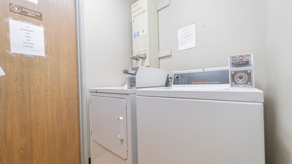 More Photos Of 3005 John Howell Dr, Valparaiso Hotel For Sale