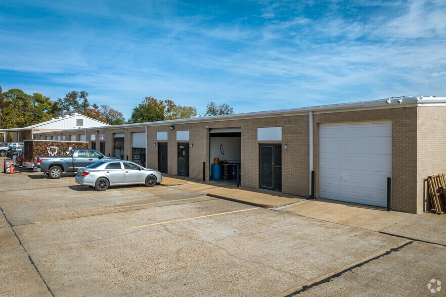 More Photos Of 6104 Milwee St, Houston Unknown For Lease
