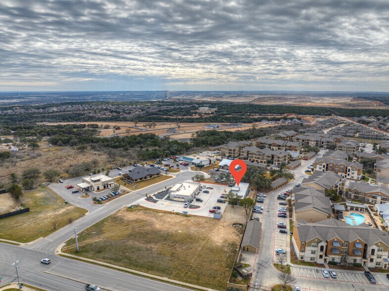 More Photos Of 3016 Independence Dr, New Braunfels Unknown For Lease