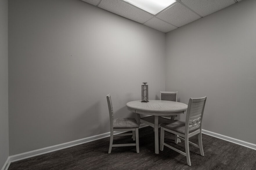 More Photos Of 2370 Justin Trl, Alpharetta Light Manufacturing For Sale