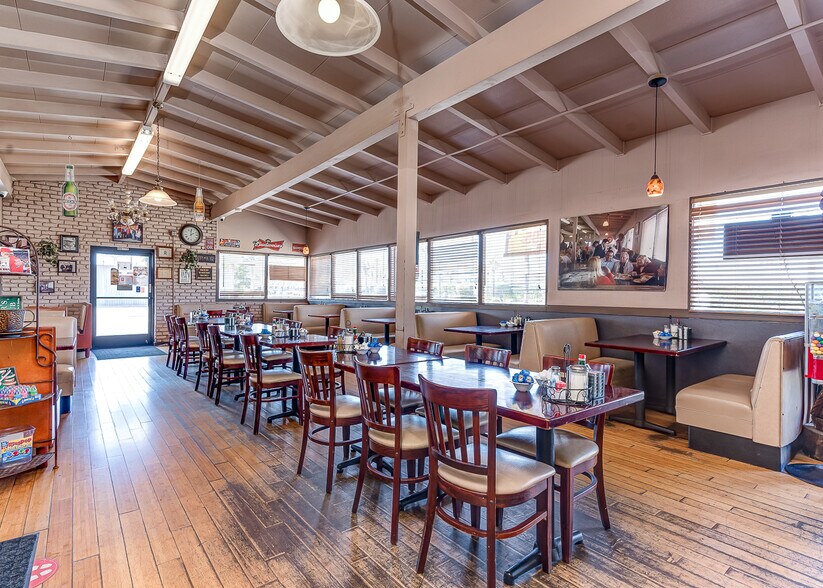 More Photos Of 558 E Anaheim St, Wilmington Restaurant For Sale