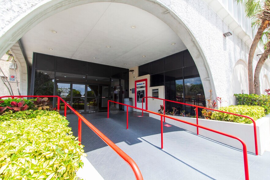 More Photos Of 9385 N 56th St, Temple Terrace General Retail For Lease