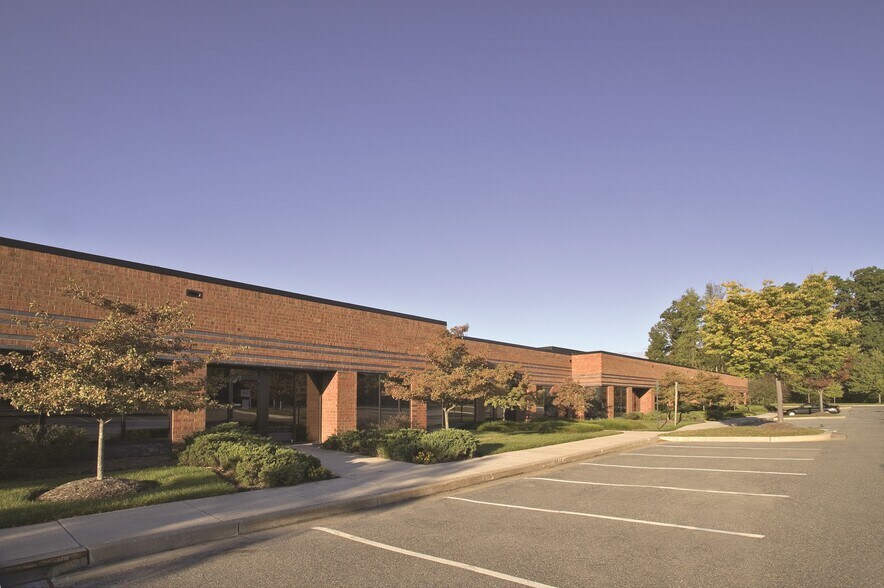 More Photos Of 7130 Columbia Gateway Dr, Columbia Light Distribution For Lease