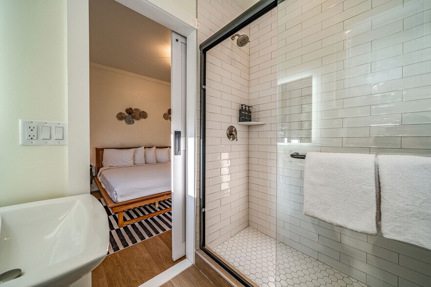 More Photos Of 724 Ocean Ave, Ocean City Hotel For Sale