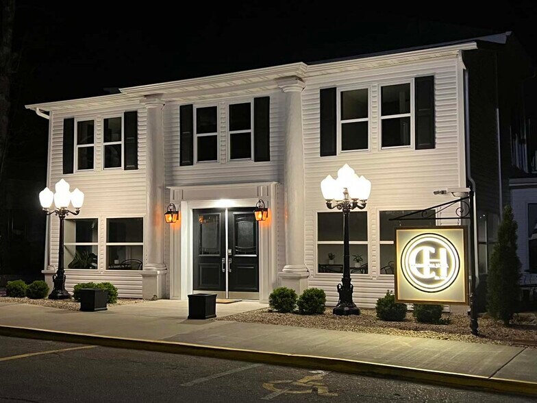 Primary Photo Of 110 Mc Lean Ave, Cotter Hotel For Sale