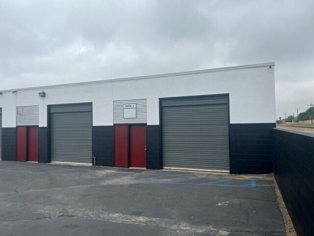 More Photos Of 522 W 1st St, Rialto Warehouse For Lease