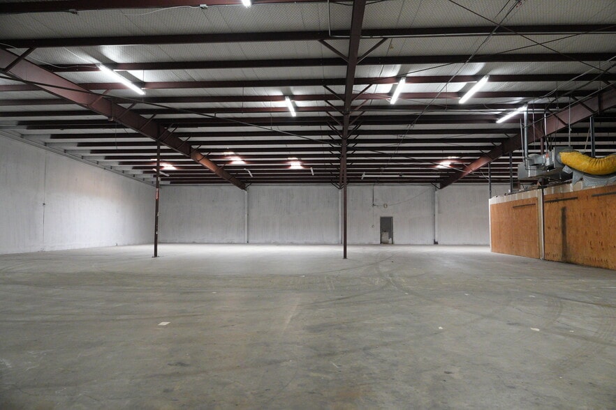 More Photos Of 501 Industrial Dr, Richardson Warehouse For Lease