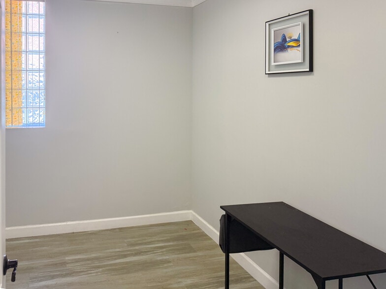 More Photos Of 18 Genevieve Pl, Great Neck Office For Lease