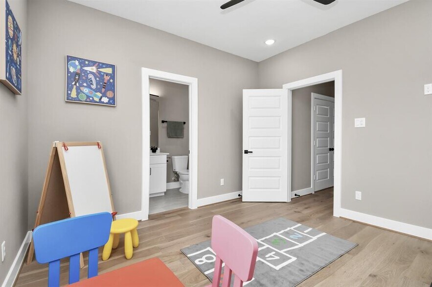 More Photos Of 316 Thornton Rd, Houston Apartments For Sale