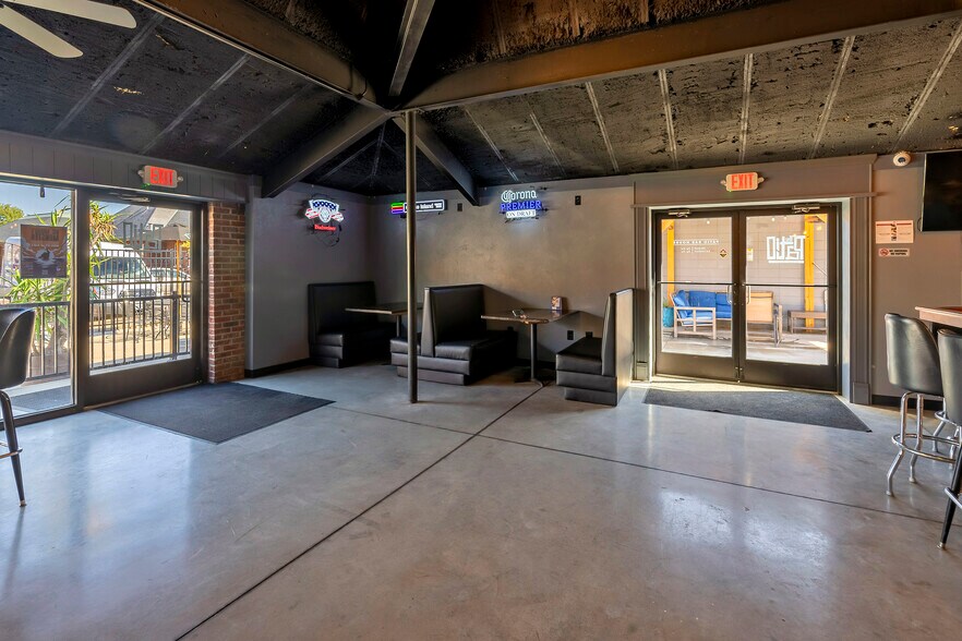 More Photos Of 101 W Monroe St, Carbondale General Retail For Sale