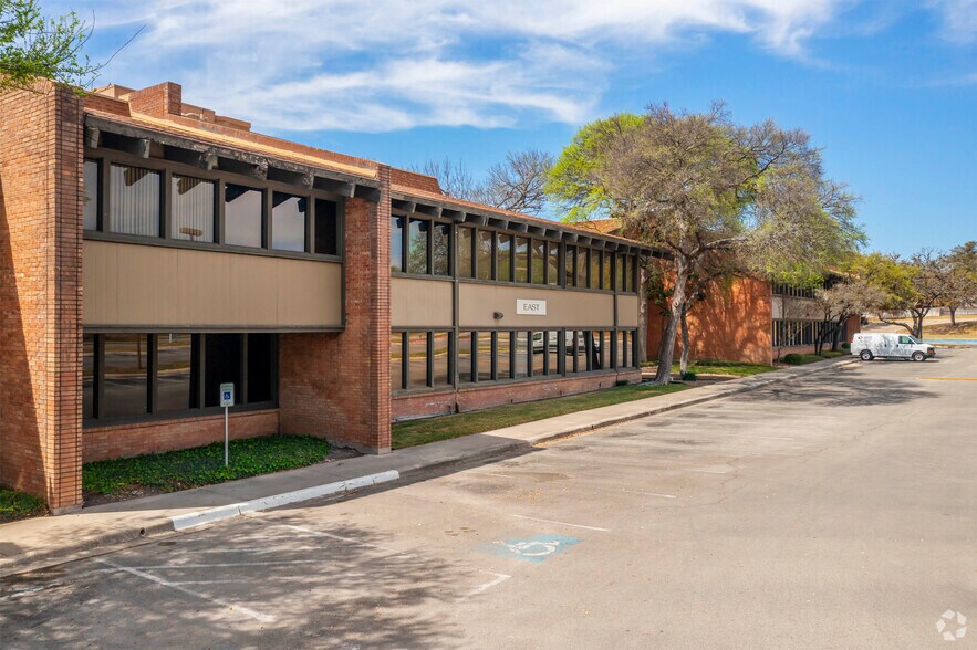 More Photos Of 6800 Park Ten Blvd, San Antonio Unknown For Lease