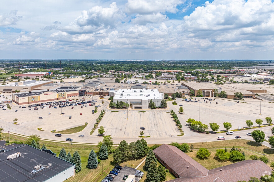 More Photos Of 3340 Mall Loop Dr, Joliet Department Store For Sale