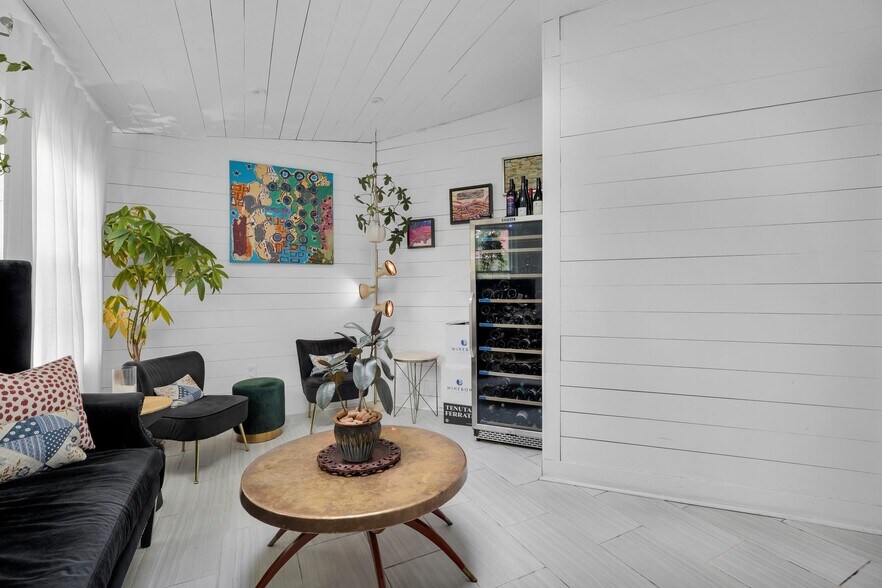 More Photos Of 2312 Abercorn St, Savannah Storefront Retail Residential For Sale