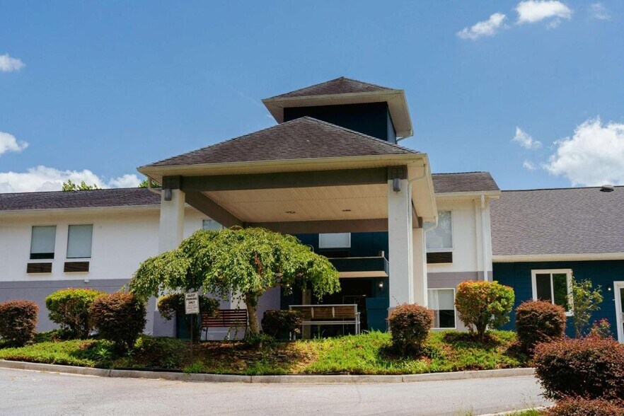 More Photos Of 64 White Oak Ln, Dillard Hotel For Sale