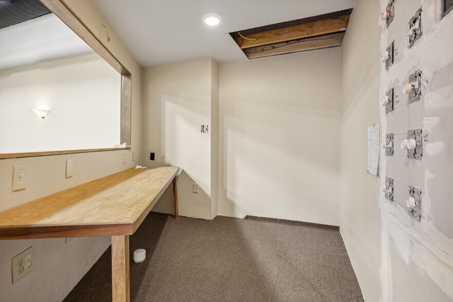 More Photos Of 13651 S 690 Rd, Wyandotte Specialty For Sale