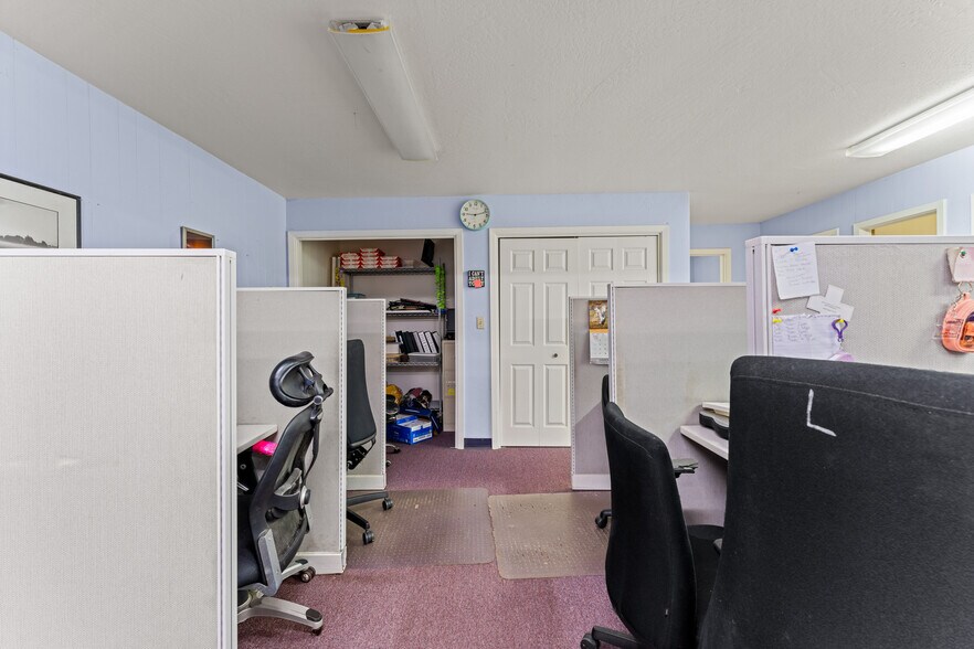 More Photos Of 515 NE 8th St, Grants Pass Office For Sale