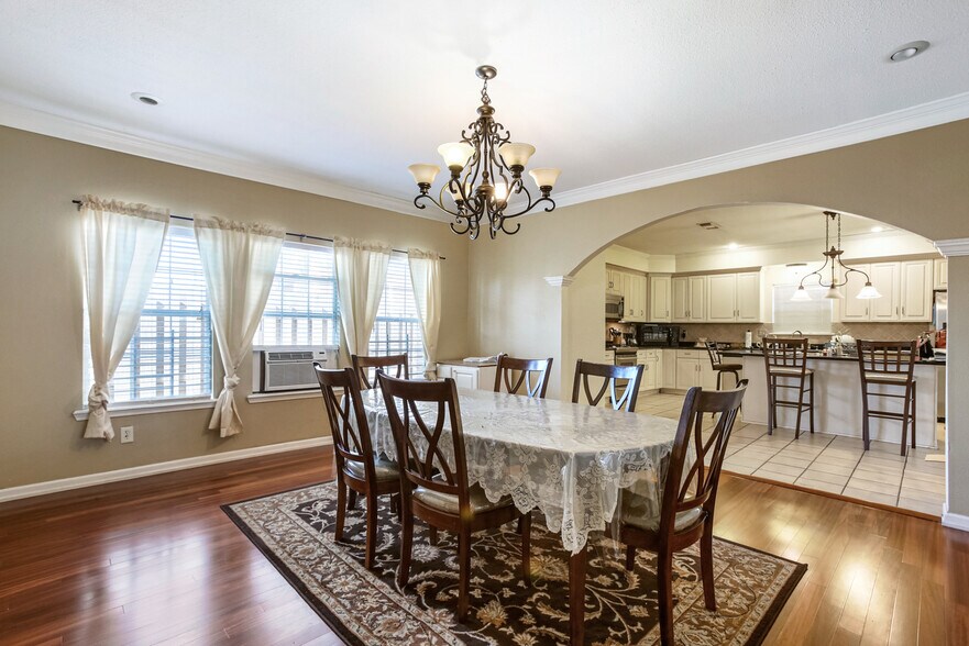 More Photos Of 7418 Chef Menteur Hwy, New Orleans Hotel For Sale