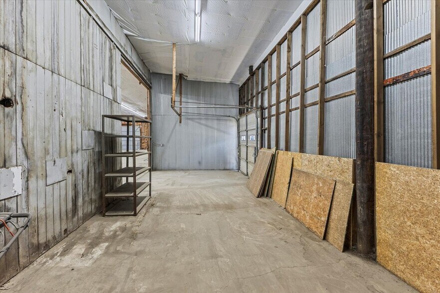 More Photos Of 3509 W Market St, Johnson City Warehouse For Lease