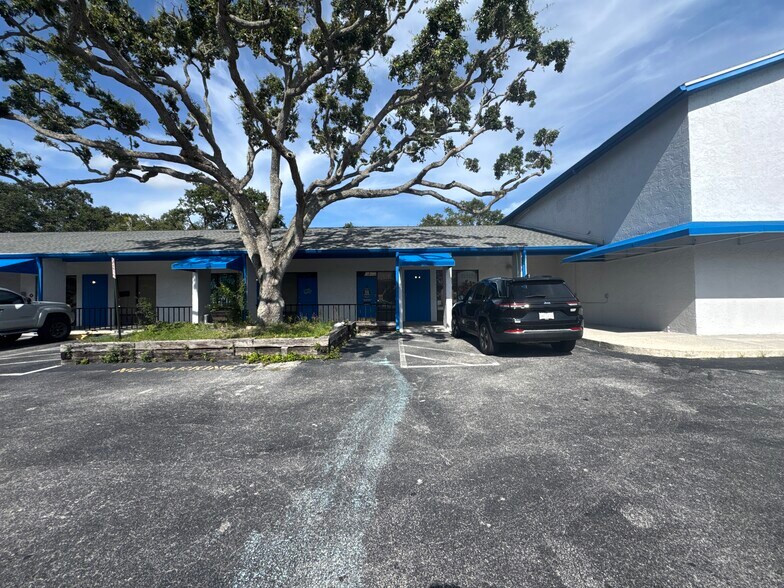 More Photos Of 537 Douglas Ave, Dunedin Storefront For Lease