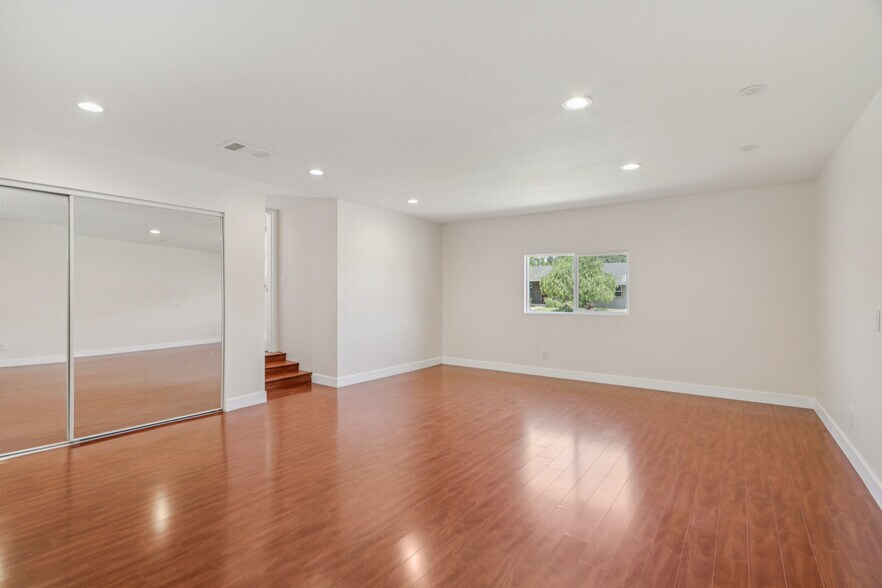 More Photos Of 17148 Stare St, Northridge Apartments For Sale