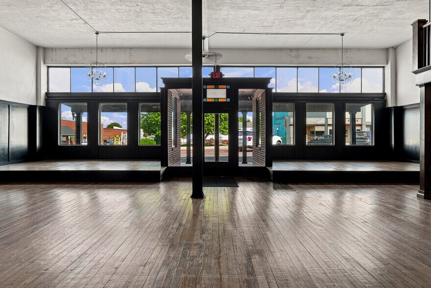 More Photos Of 204 S Broadway, Salisbury Specialty For Sale