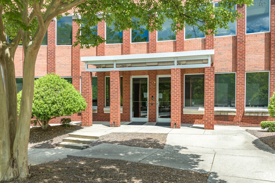 More Photos Of 1829 Eastchester Dr, High Point Unknown For Lease