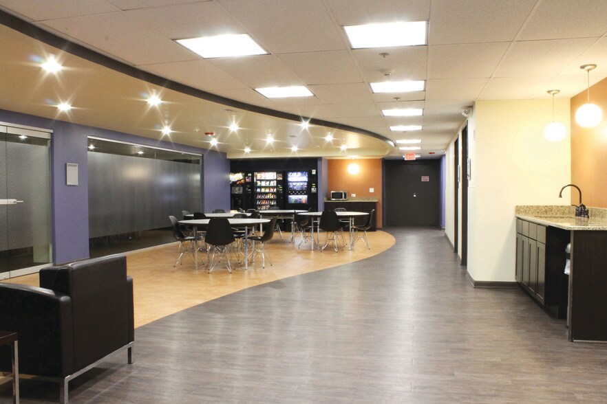 More Photos Of 8707 Skokie Blvd, Skokie Office For Lease