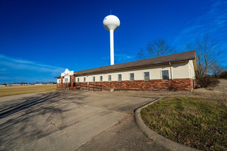 More Photos Of 604 Industrial Park Dr, Eldon Office For Sale