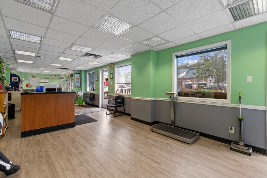 More Photos Of 5915 Belair Rd, Baltimore Veterinarian Kennel For Sale