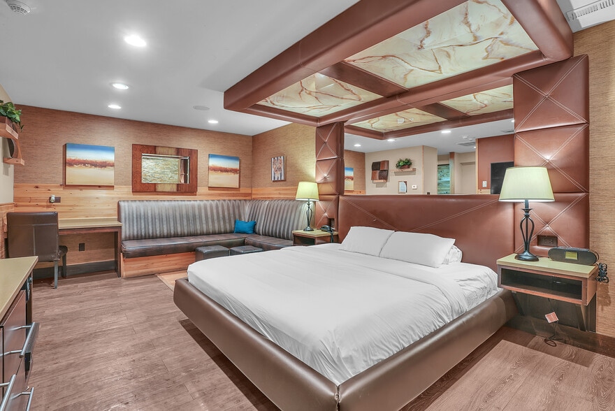 More Photos Of 16W621 S Frontage Rd, Willowbrook Hotel For Sale