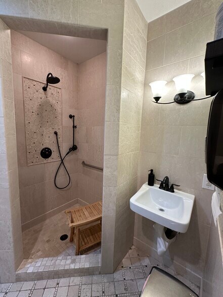 More Photos Of 3323 SW Naito Pky, Portland Office For Sale