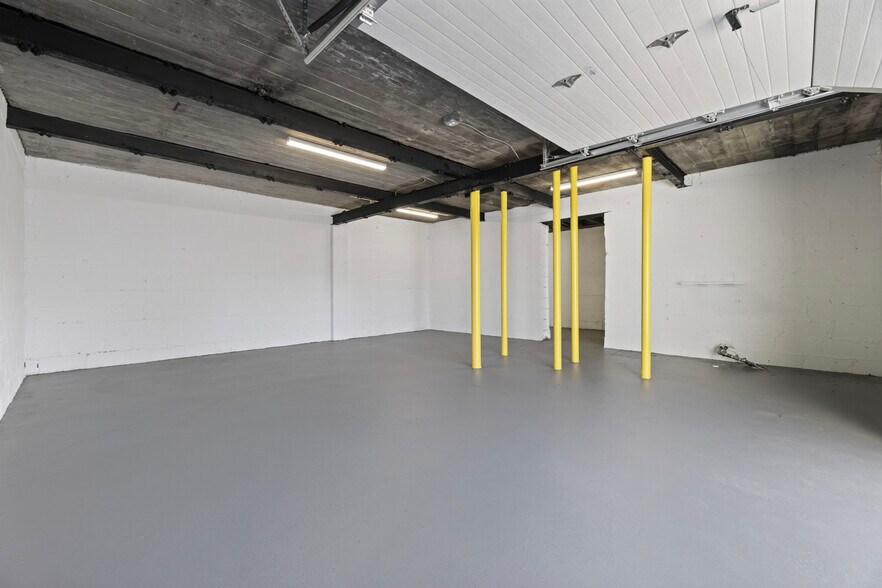More Photos Of 5680 Post Rd, Charlestown General Retail For Lease