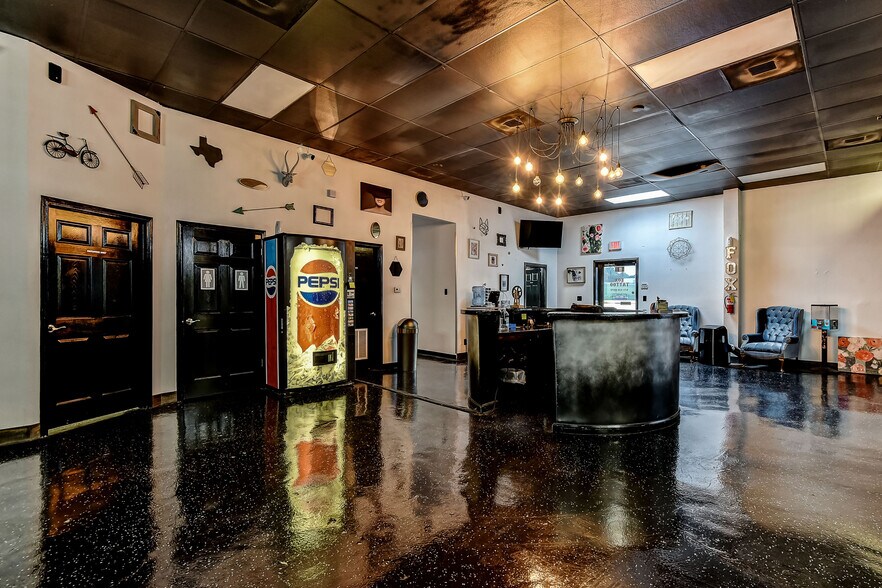 More Photos Of 4006 Texoma Pky, Denison General Retail For Sale