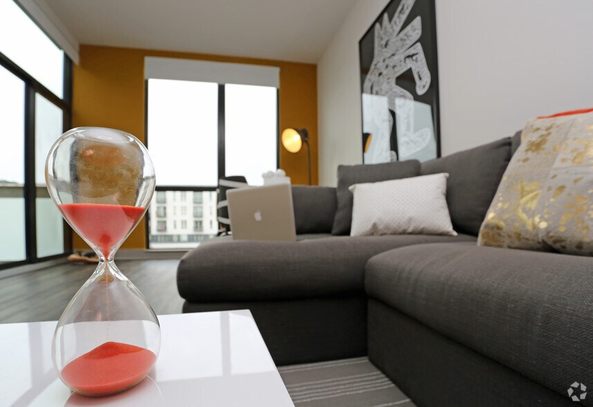 More Photos Of 2310 N Oakland Ave, Milwaukee Apartments For Lease