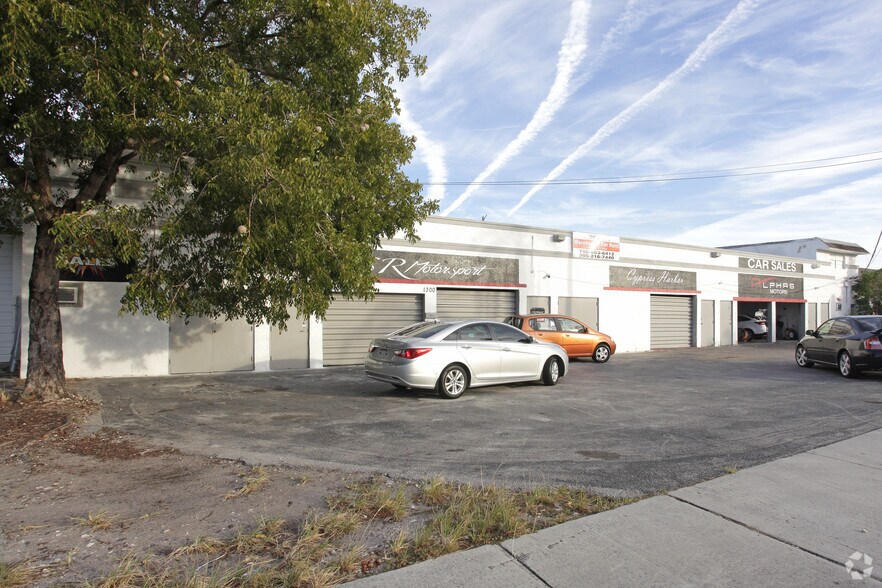 More Photos Of 1301 S Dixie E Hwy, Pompano Beach Manufacturing For Sale