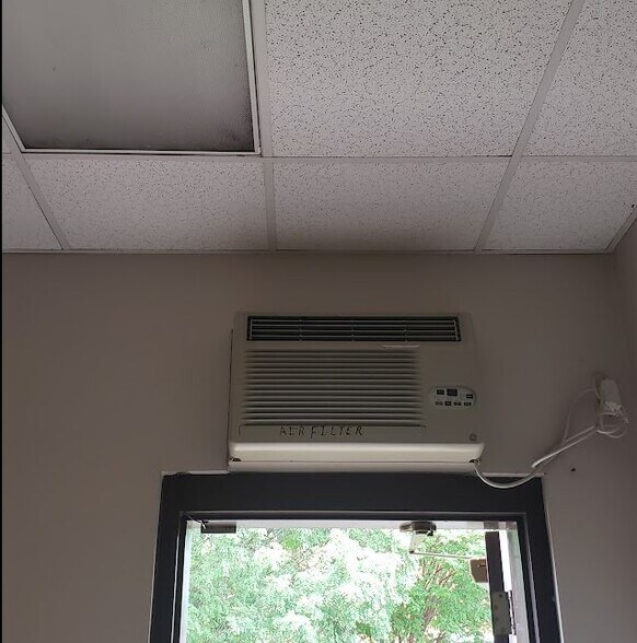 More Photos Of 3484 Robinhood Rd, Winston-Salem Freestanding For Sale