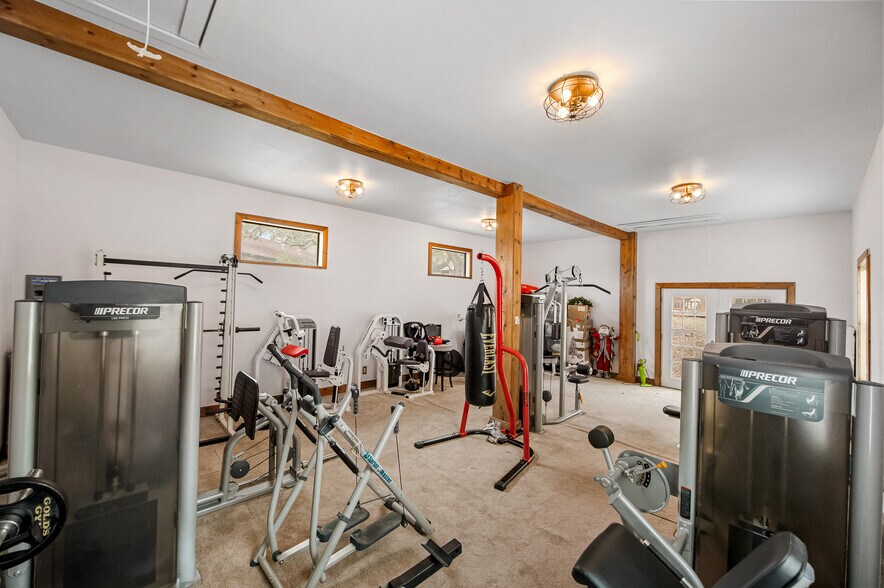 More Photos Of 101 Hunters Glen Dr, San Marcos Flex For Sale