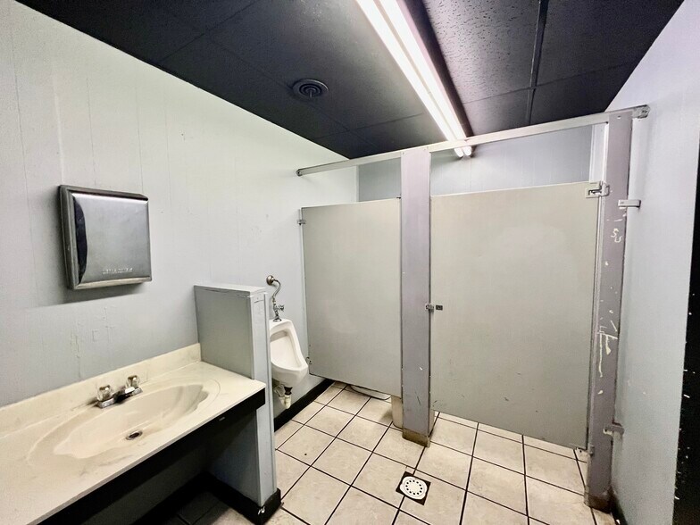 More Photos Of 5400 E 12th St, Kansas City Freestanding For Sale