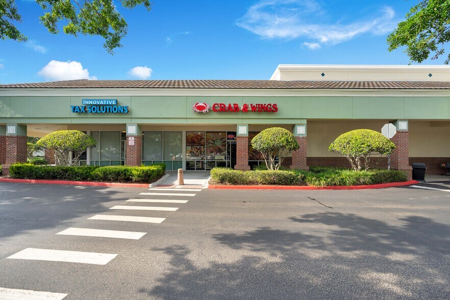 More Photos Of 1720 E Silver Star Rd, Ocoee General Retail For Lease