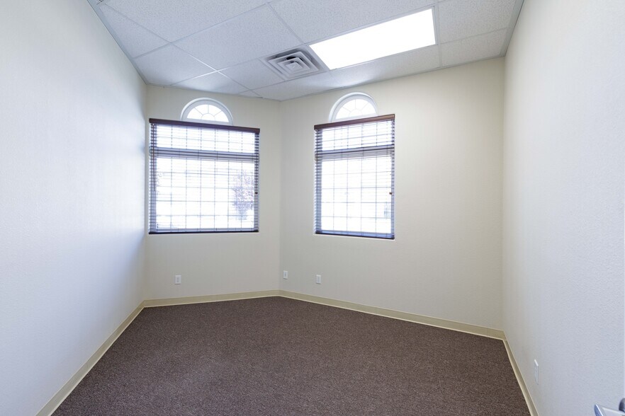 More Photos Of 1565 Shaw Ave, Clovis Office For Lease