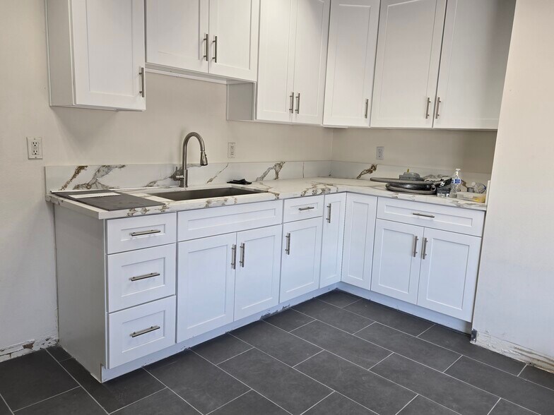 More Photos Of 7751 Burnet Ave, Van Nuys Warehouse For Lease