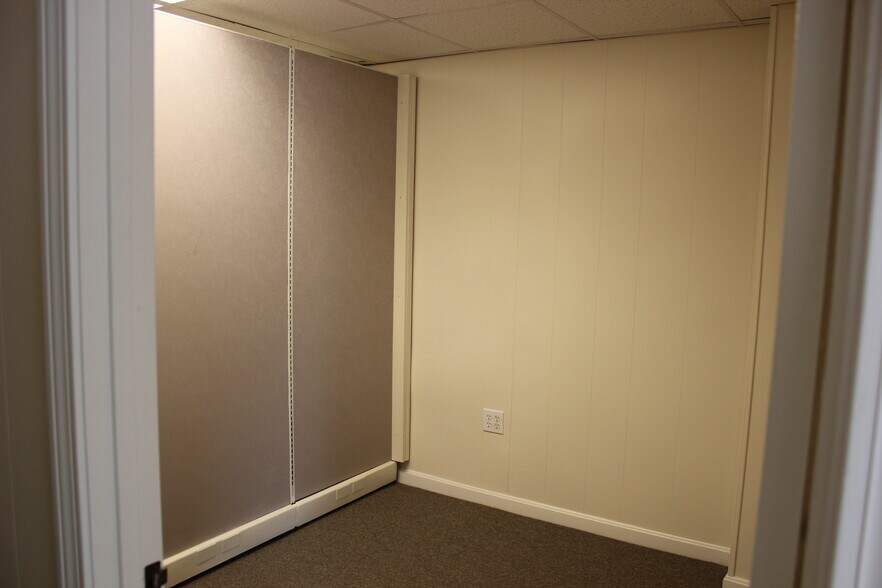 More Photos Of 16-18 Cottage St, Franklin Unknown For Lease