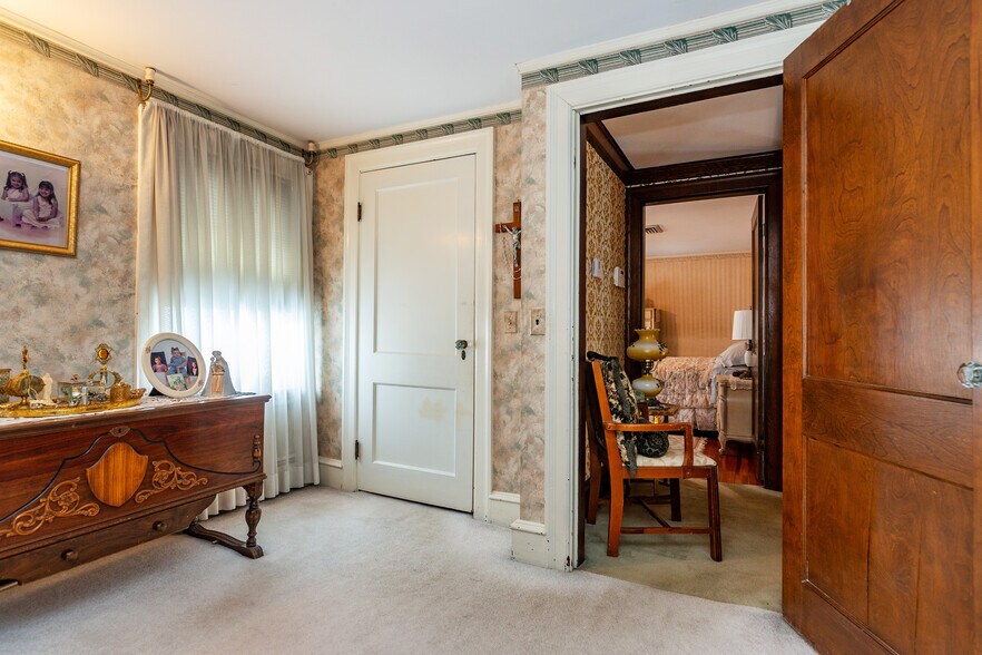 More Photos Of 90 Putnam Pike, Johnston Flex For Sale