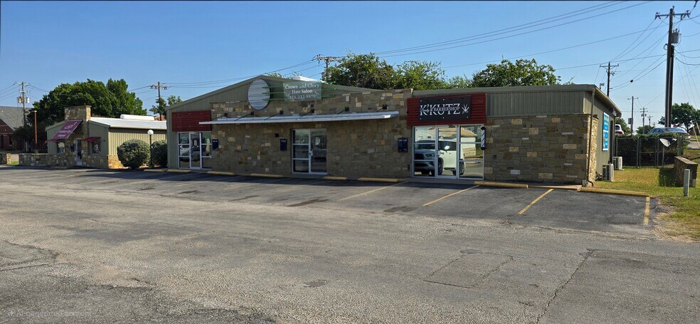 More Photos Of 206 Kings Plz, Granbury Freestanding For Sale