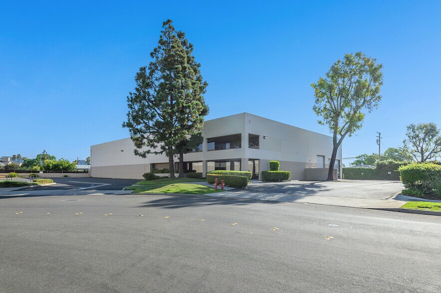 More Photos Of 2520 Mira Mar Ave, Long Beach Warehouse For Lease